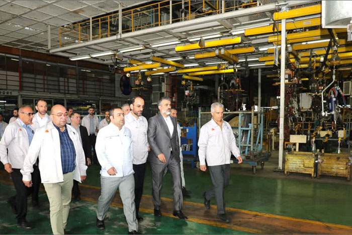 بازدید مدیرعامل گروه سایپا از خط تولید محصول پلت فرم P90 در پارس‌خودرو