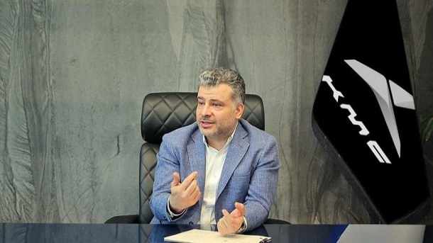 عذرخواهی مدیرعامل کرمان موتور در گردهمایی باشگاه مشتریان بابت تاخیر در تحویل KMC X5