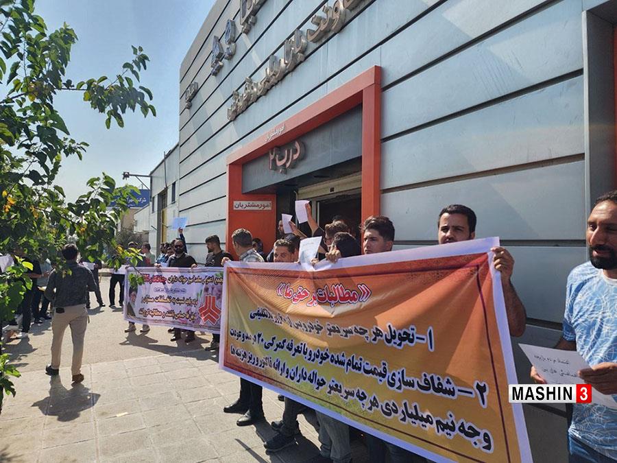 تجمع اعتراضی خریداران چانگان CS55 پلاس به تاخیر ۱۲۰ روزه سایپا