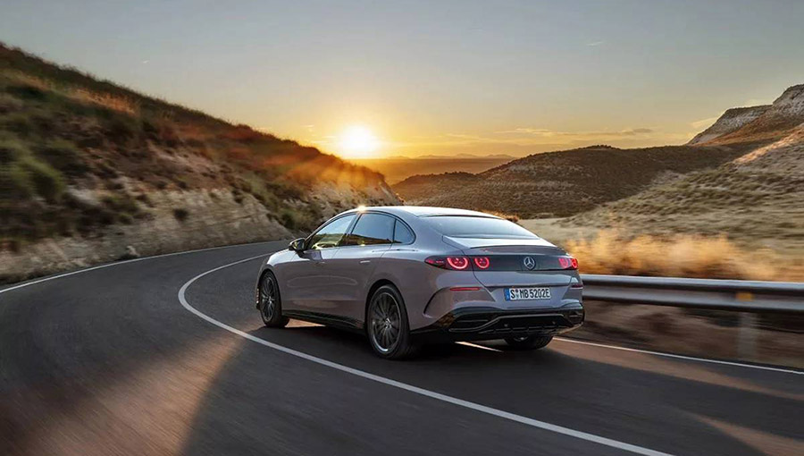 مرسدس بنز C400 4MATIC الکتریکی رونمایی شد؛ آغاز نسل جدید سدانهای برقی لوکس