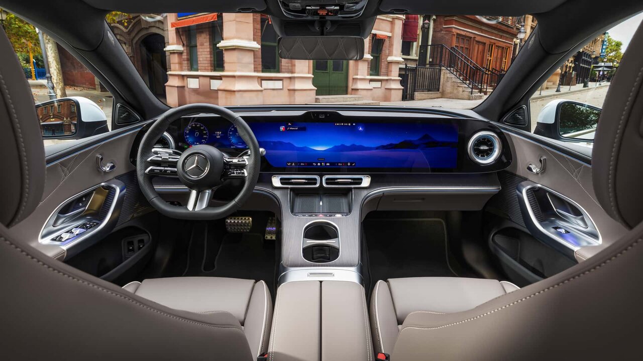 مرسدس بنز C400 4MATIC الکتریکی رونمایی شد؛ آغاز نسل جدید سدانهای برقی لوکس