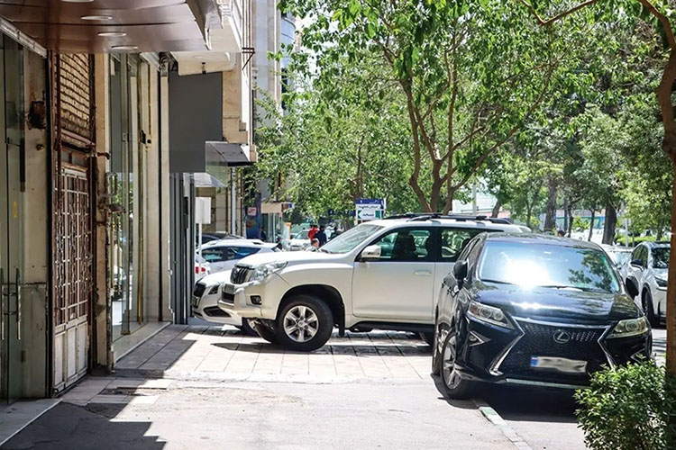 گزارش خودروهای سد معبر در «پلیس من» بدون تماس با ۱۱۰